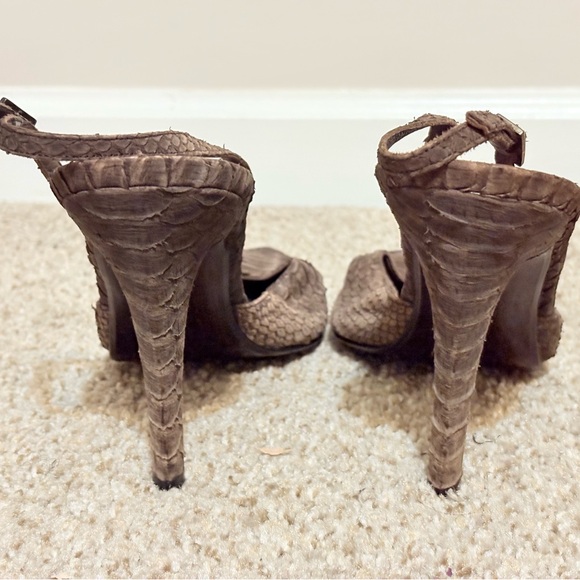 Stuart Weitzman Women's Taupe Slingback Heels - Picture 5 of 9